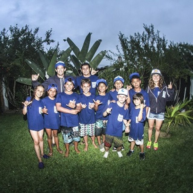 Sofia Mulanovich baut eine Surf Akademie für junge peruanische Talente in Punta Hermosa, Peru auf.